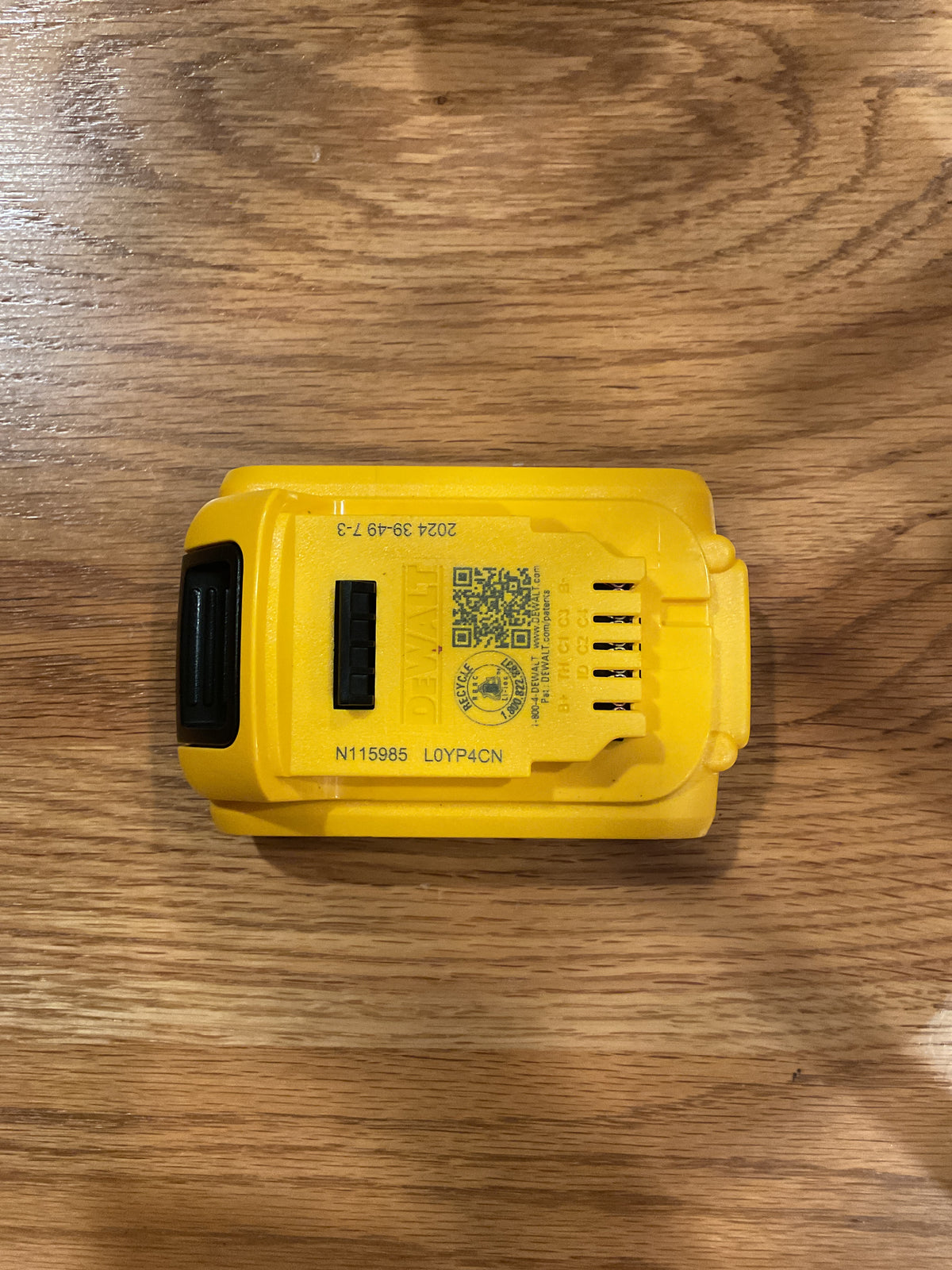 DEWALT DCB203 20V MAX 2.0Ah Compact Lithium-Ion Battery