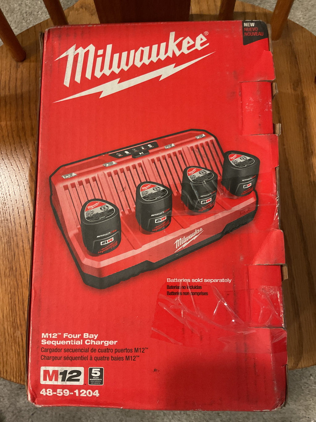 48-59-1204 — MILWAUKEE M12 Four-Bay Sequential Charger