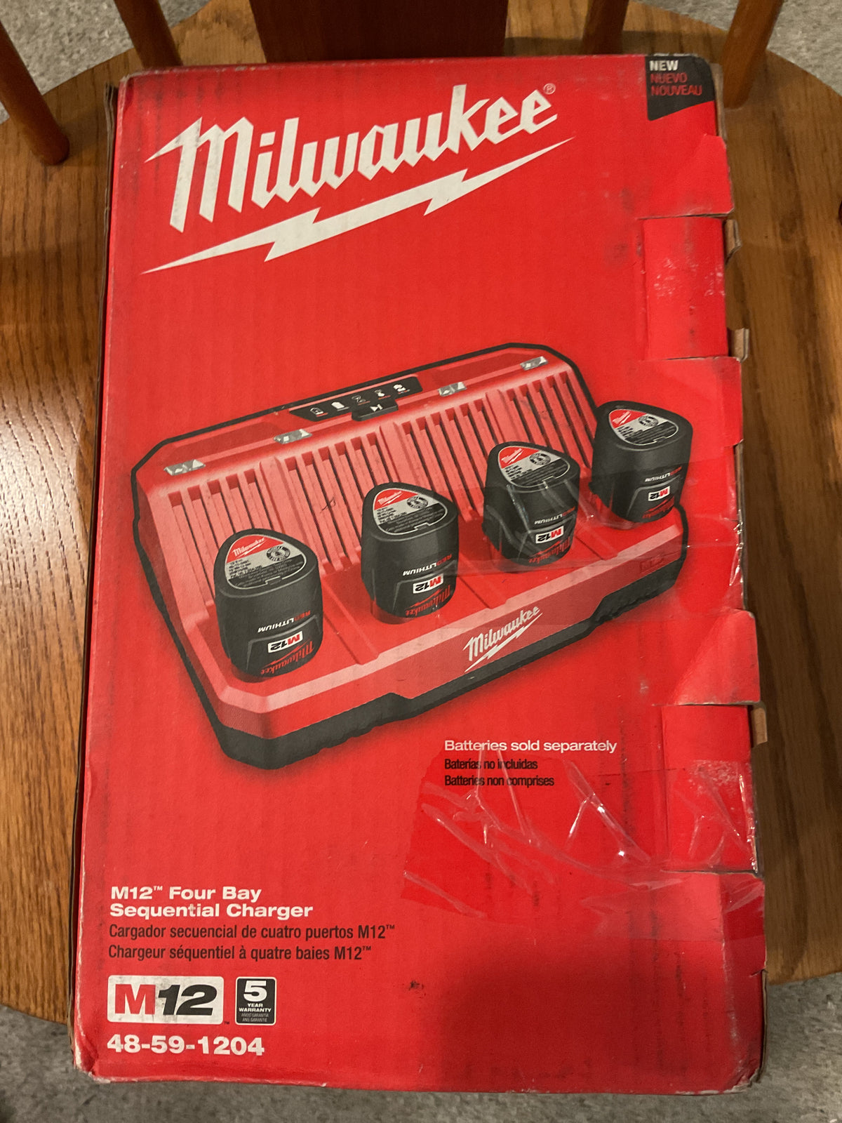 48-59-1204 — MILWAUKEE M12 Four-Bay Sequential Charger