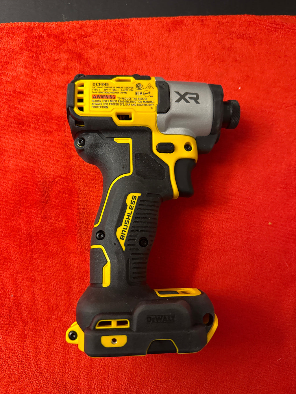 DEWALT DCF845 20V MAX XR Atornillador de impacto sin escobillas de 1/4 pulg. y 3 velocidades — Reempaquetado (PVP $129)