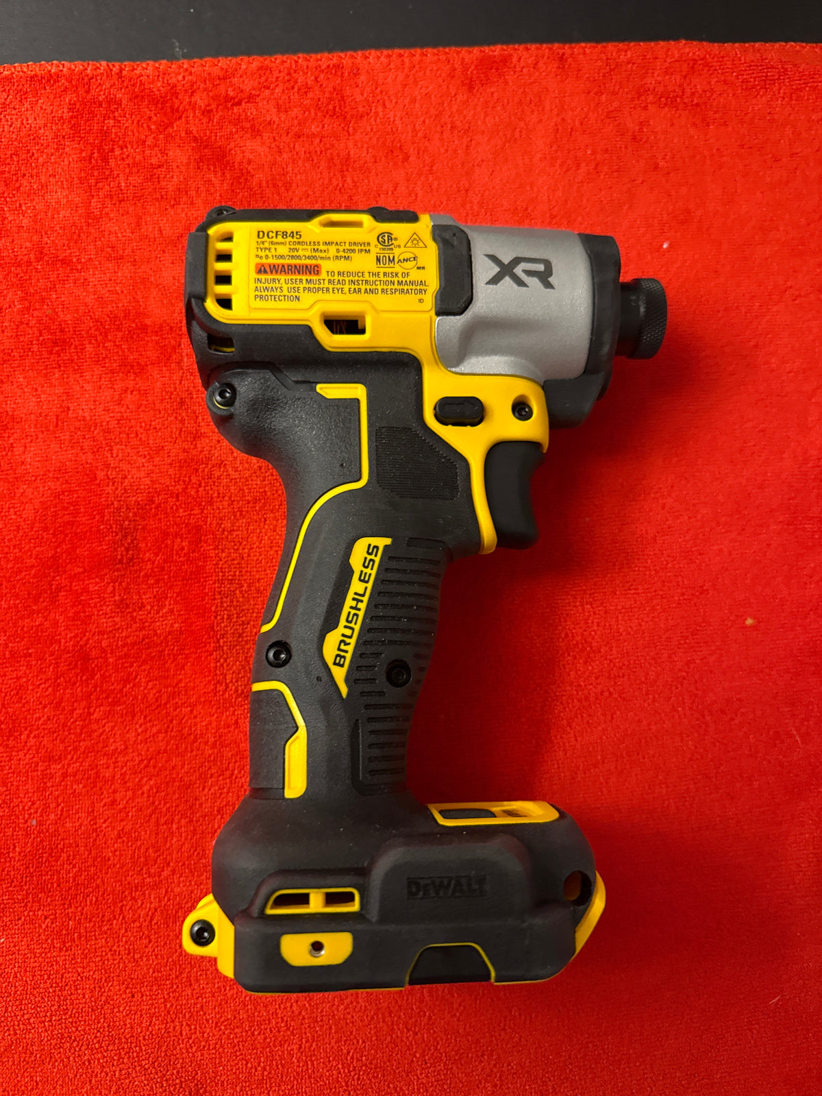 DEWALT DCF845 20V MAX XR Atornillador de impacto sin escobillas de 1/4 pulg. y 3 velocidades — Reempaquetado (PVP $129)