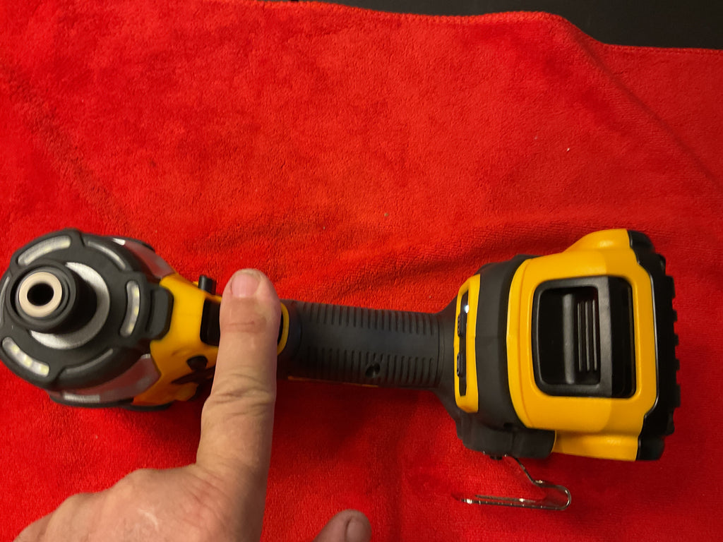 DEWALT DCF860 20V MAX XR Atornillador de impacto sin escobillas de 1/4 pulg. y 3 velocidades de alto torque — Caja abierta (PVP $199)