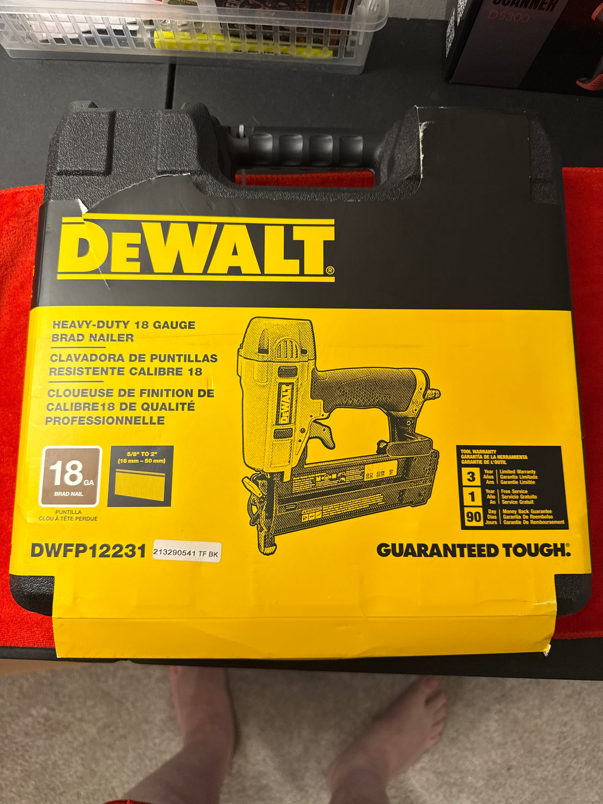 DEWALT DWFP12231 Clavadora neumática Brad de 18 GA y 2 pulgadas