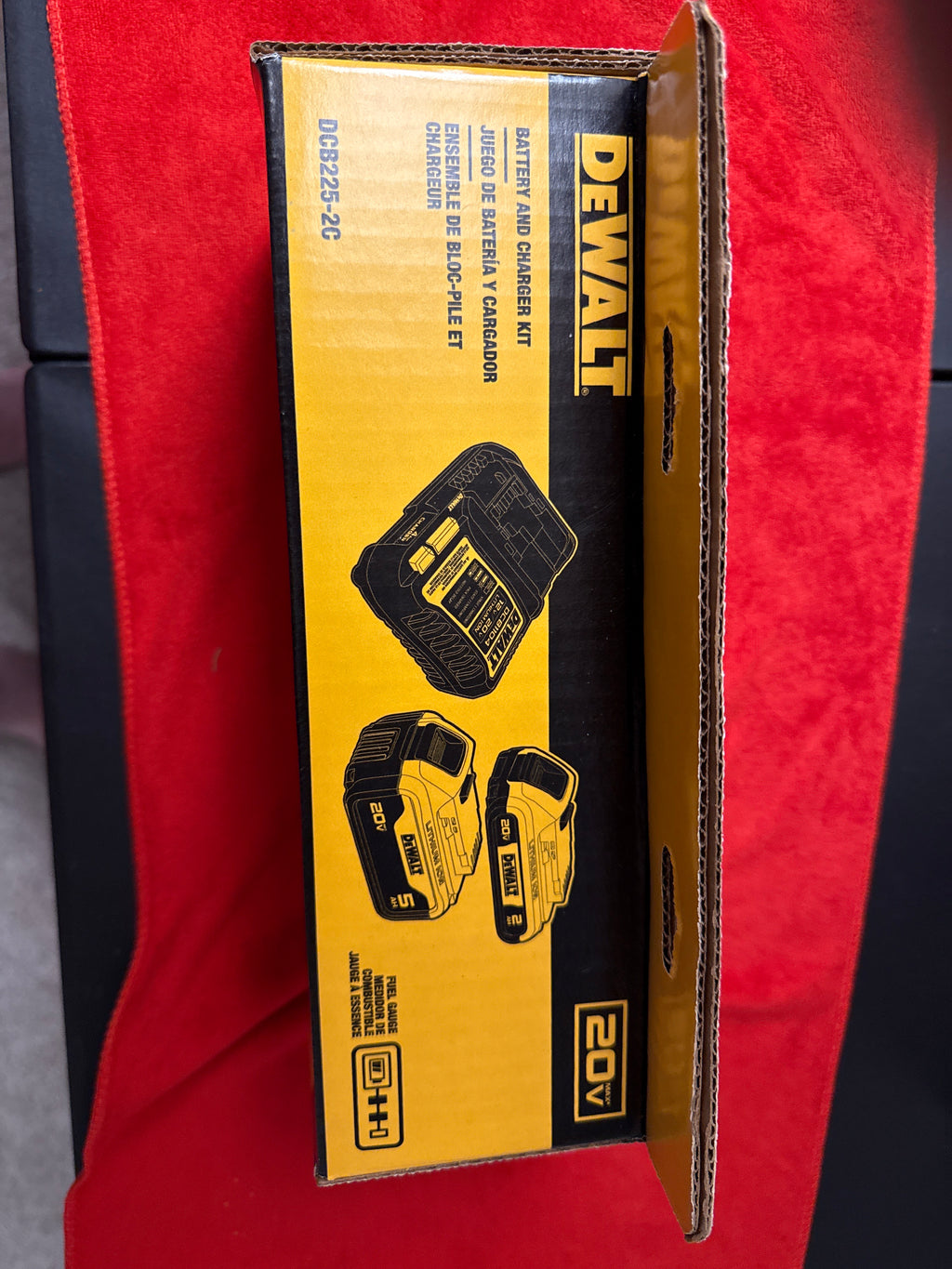 DEWALT DCB205-2C 20V MAX 5.0Ah Battery 2-Pack & Charger Starter Kit