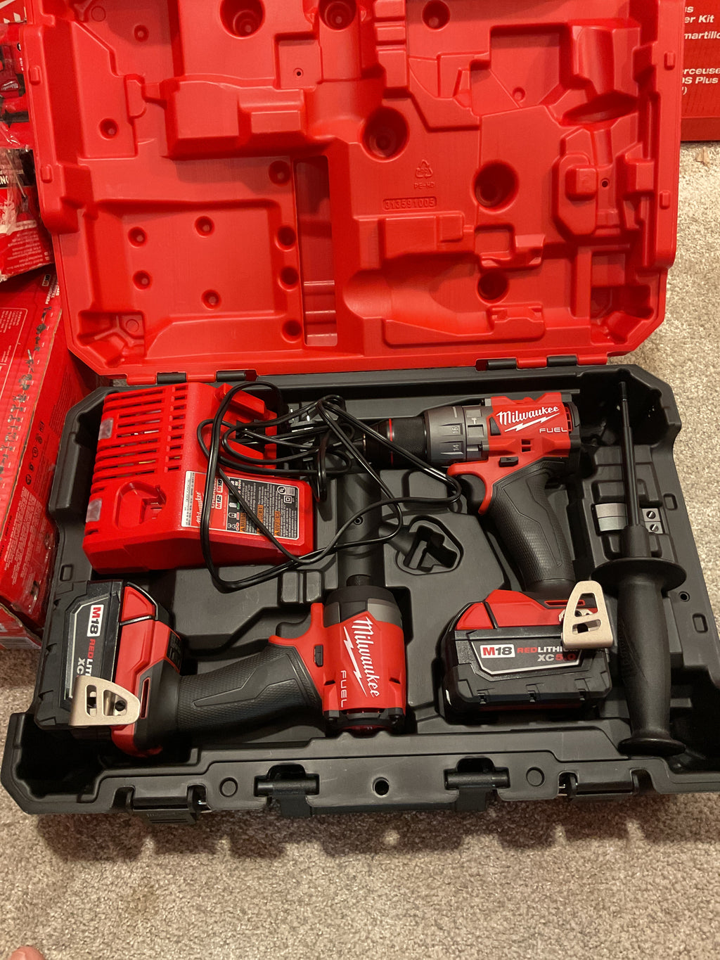 3697-22 — MILWAUKEE M18 FUEL Hammer Drill + Impact Driver 2-Tool Combo Kit