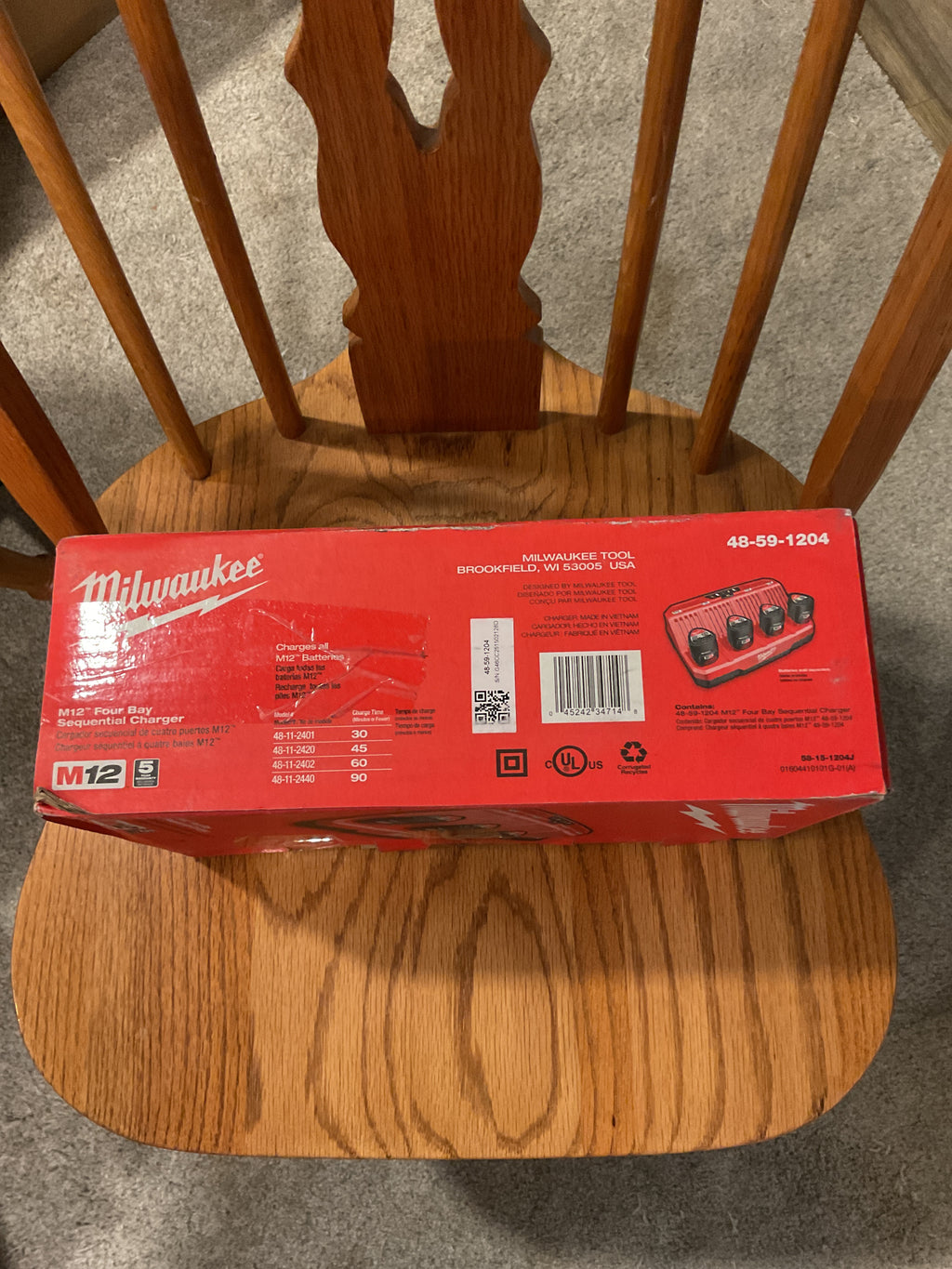 48-59-1204 — MILWAUKEE M12 Four-Bay Sequential Charger