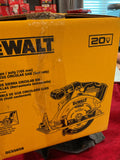 Sierra circular sin escobillas DEWALT DCS565B 20V MAX XR 6-1/2" — Solo herramienta (PVR aprox. $149)