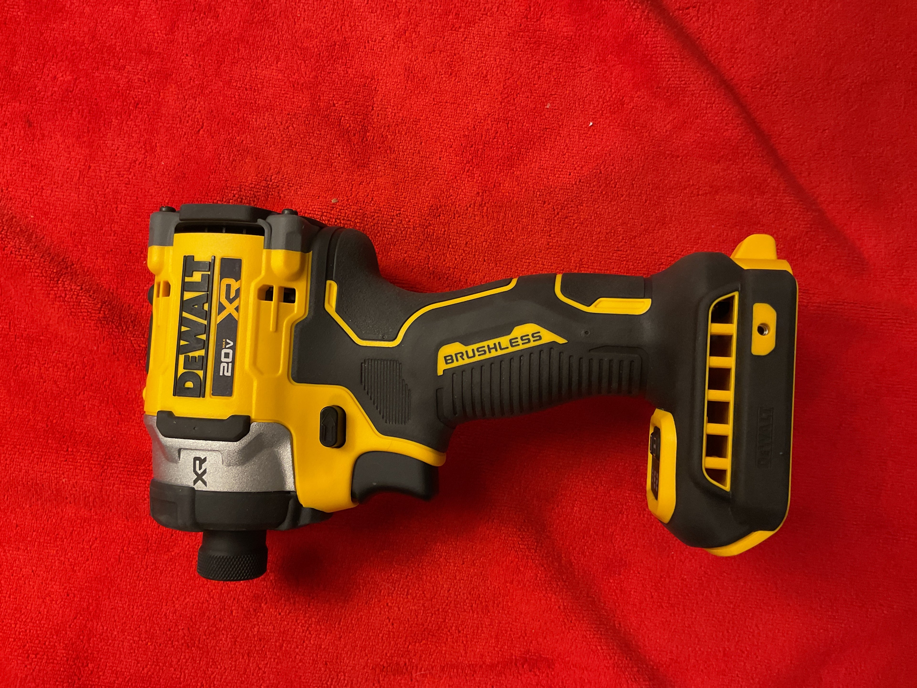 DEWALT DCF860 20V MAX XR Atornillador de impacto sin escobillas de 1/4 pulg. y 3 velocidades de alto torque — Caja abierta (PVP $199)